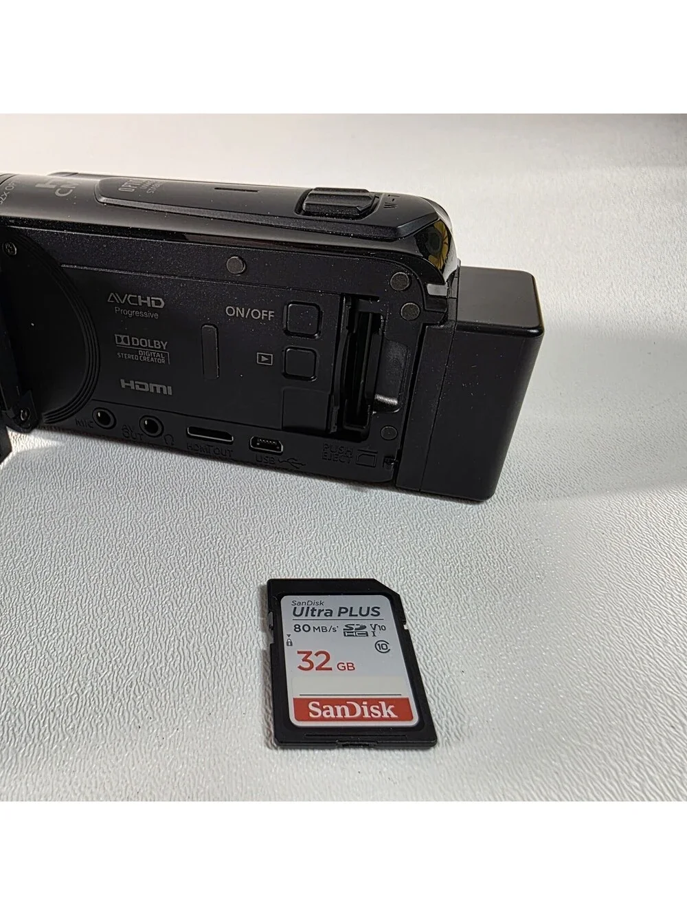 Canon Vixia HF R500 Video Camera Camcorder 32x Optical 57x IS Zoom BUNDLE